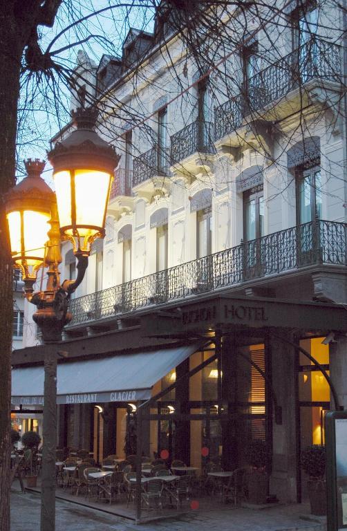 ホテル アルティ オテル Bagnères-de-Luchon エクステリア 写真