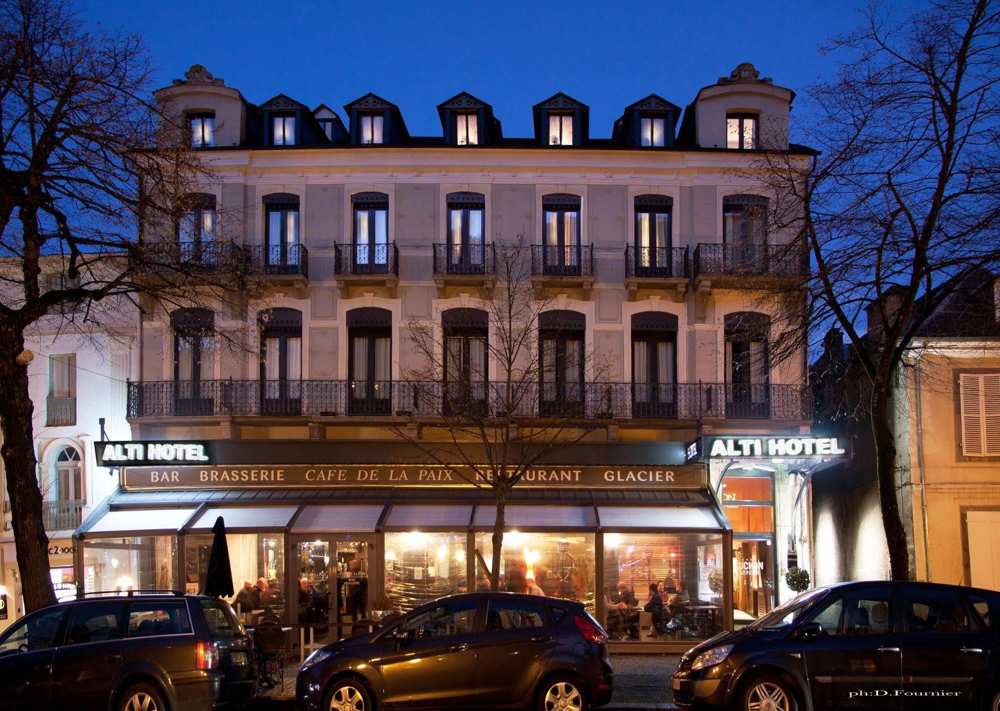 ホテル アルティ オテル Bagnères-de-Luchon エクステリア 写真